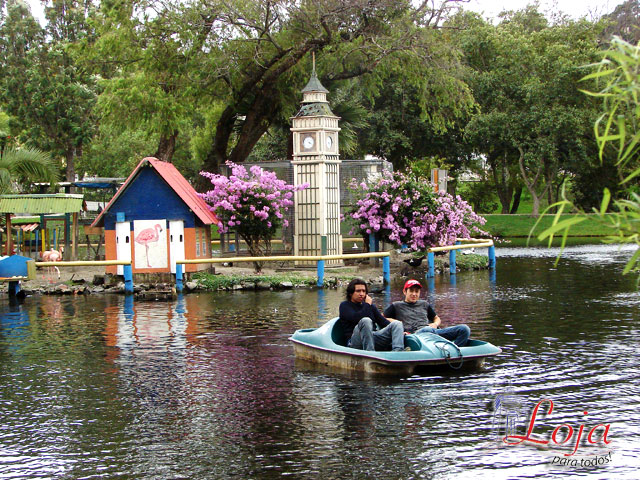 Disfrutar de un paseo familiar en canoa es lo más relajante