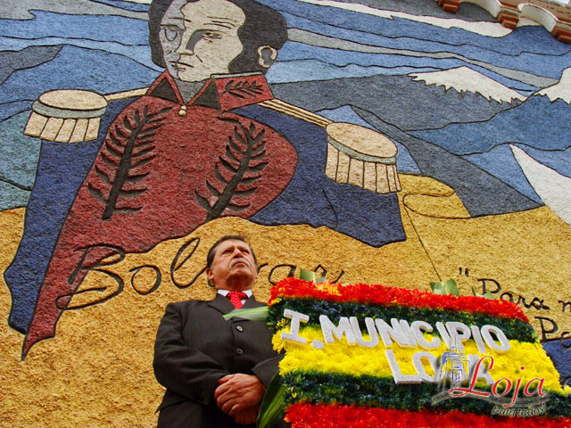 Primera autoridad municipal coloca ofrenda en la conmemoración de los 228 años