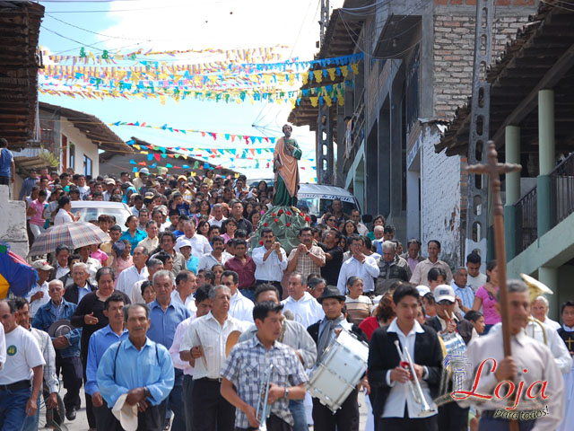 Procesión por las principales calles con el santo patrono