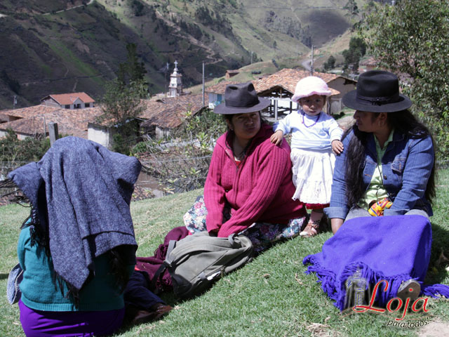 Césped es propicio para sentarse y tomar el sol