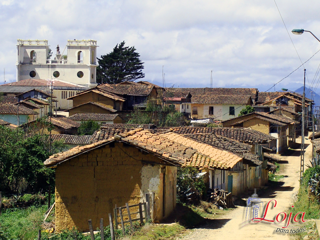 Casas de adobe y teja predominan el centro parroquial