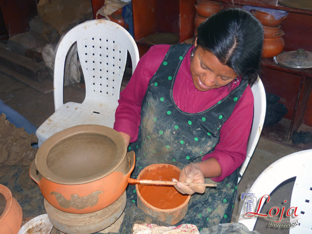 Con materiales propios del lugar elaboran la pintura para sus productos