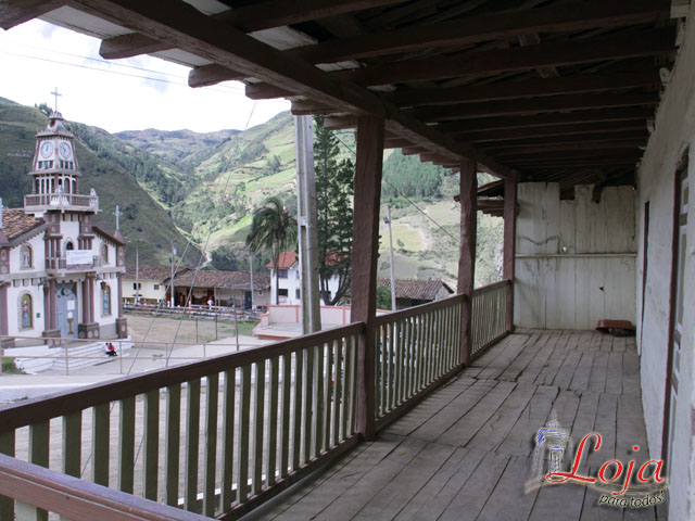 Pasillos y balcones de madera