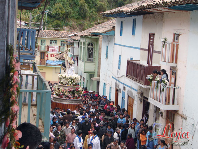 Procesiones tradicionales por las calles principales de la parroquia