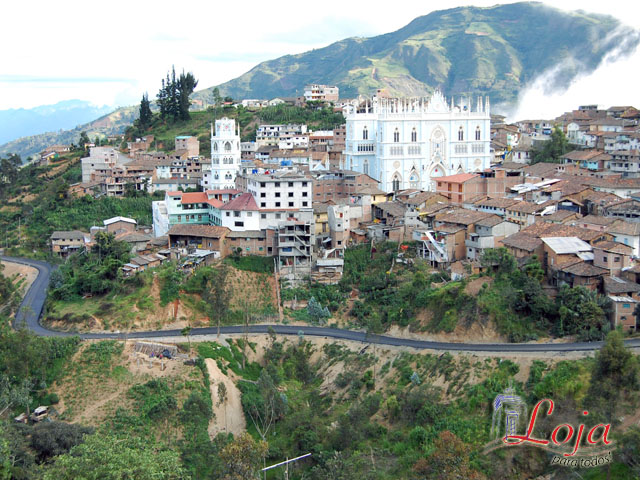 Basílica sobresale entre las viviendas