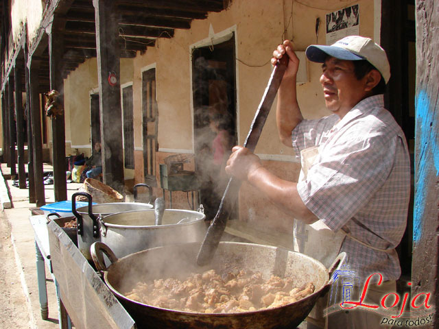 Elaboración de la comida típica (fritada)