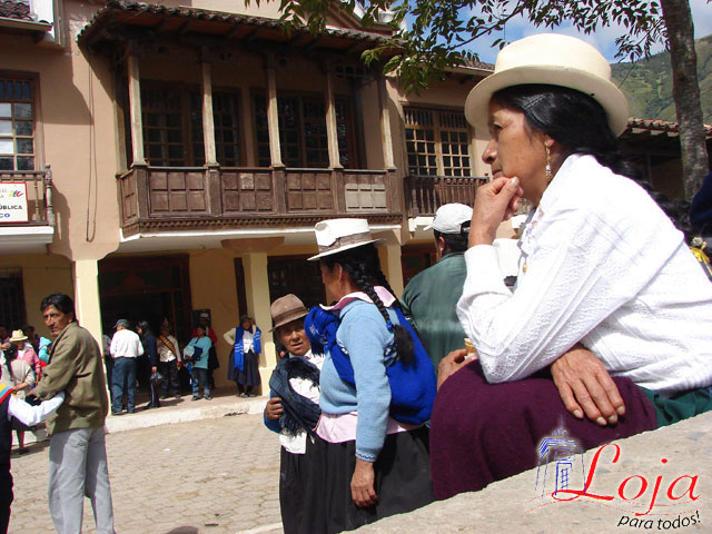 En festividades los habitantes se concentran en el centro de la parroquia